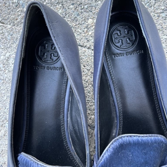 Tory Burch navy with gold Loafer - Picture 6 of 6
